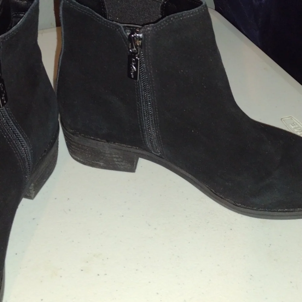 AQUA College Womens Lori Suede Ankle Bootie  8